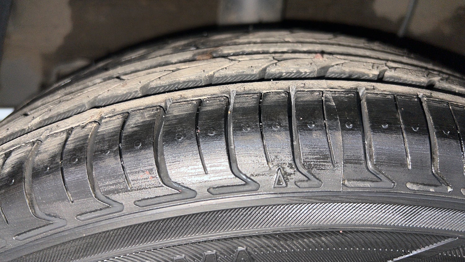 Used 2017 Hyundai Grand i10 Asta 1.2 Kappa VTVT Petrol Manual tyres RIGHT REAR TYRE TREAD VIEW