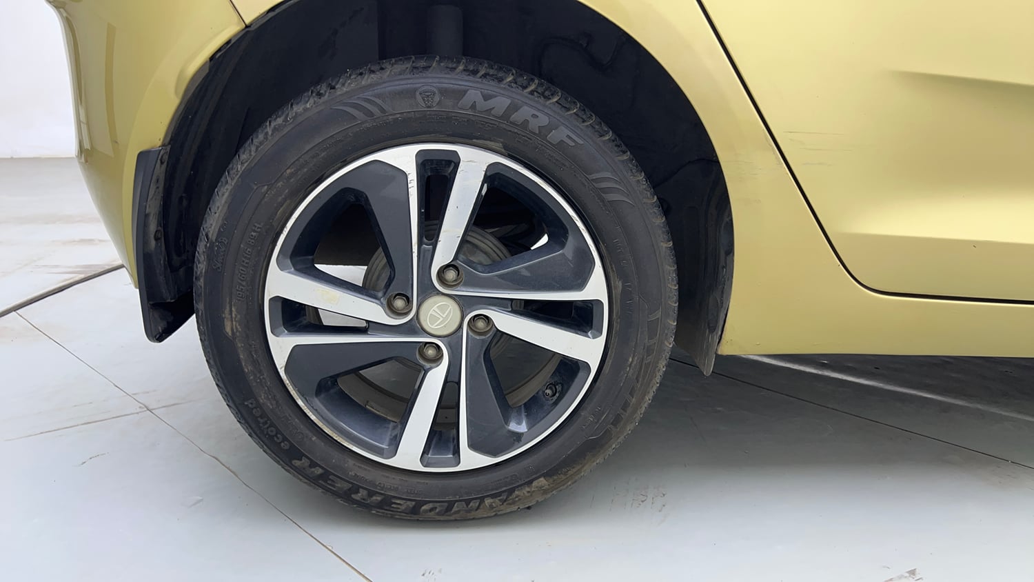 Used 2020 Tata Altroz XZ Petrol Petrol Manual tyres RIGHT REAR TYRE RIM VIEW
