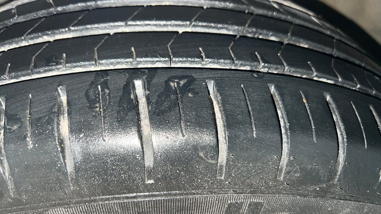 Used 2022 Maruti Suzuki Baleno Zeta MT Petrol Manual tyres LEFT FRONT TYRE TREAD VIEW