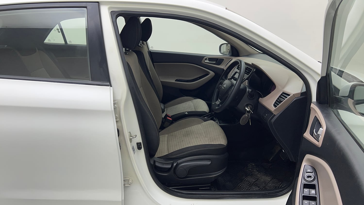Used 2019 Hyundai Elite i20 Sportz Plus 1.2 CVT Petrol Automatic interior RIGHT SIDE FRONT DOOR CABIN VIEW