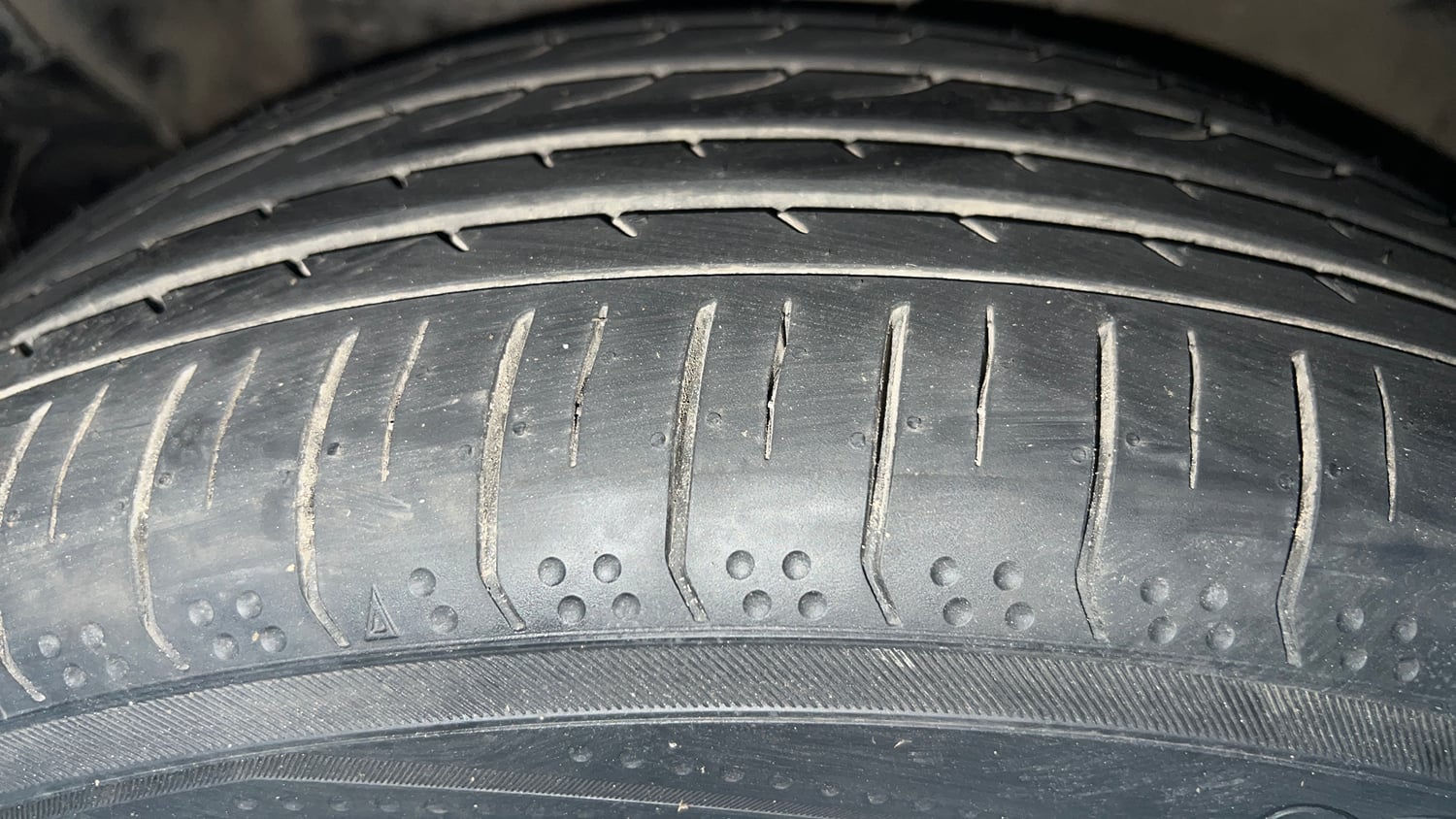 Used 2023 Kia Seltos X Line 1.4 DCT Petrol Automatic tyres LEFT FRONT TYRE TREAD VIEW