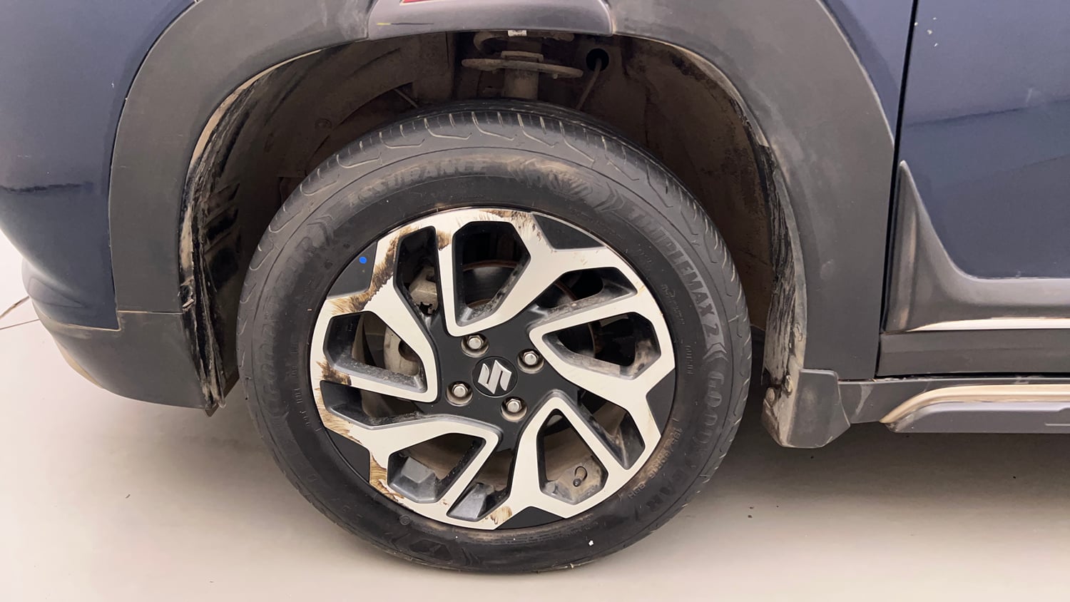 Used 2024 Maruti Suzuki Fronx Alpha 1.0L Turbo 6 AT Petrol Automatic tyres LEFT FRONT TYRE RIM VIEW