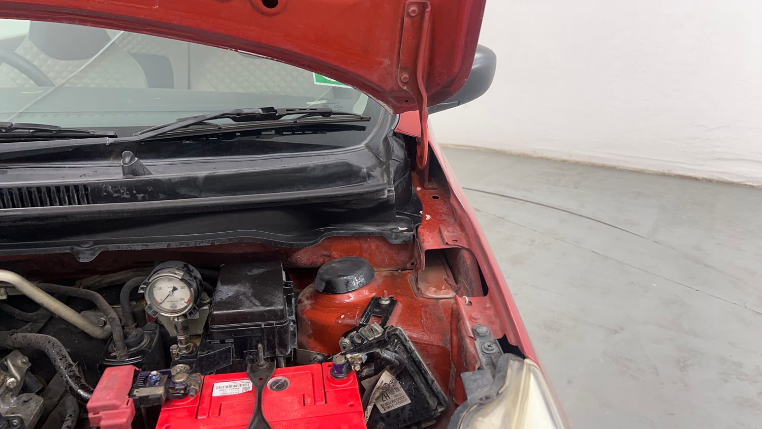 Used 2015 Maruti Suzuki Celerio VXi CNG Cng Manual engine ENGINE LEFT SIDE HINGE & APRON VIEW