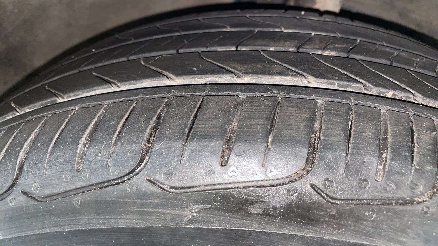 Used 2017 Maruti Suzuki Ciaz ZXi  AT Petrol Automatic tyres RIGHT FRONT TYRE TREAD VIEW