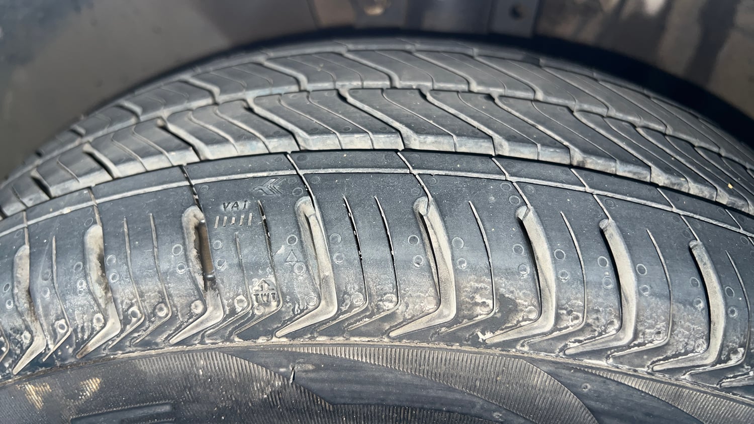 Used 2013 Volkswagen Polo Highline1.2L (P) Petrol Manual tyres LEFT FRONT TYRE TREAD VIEW