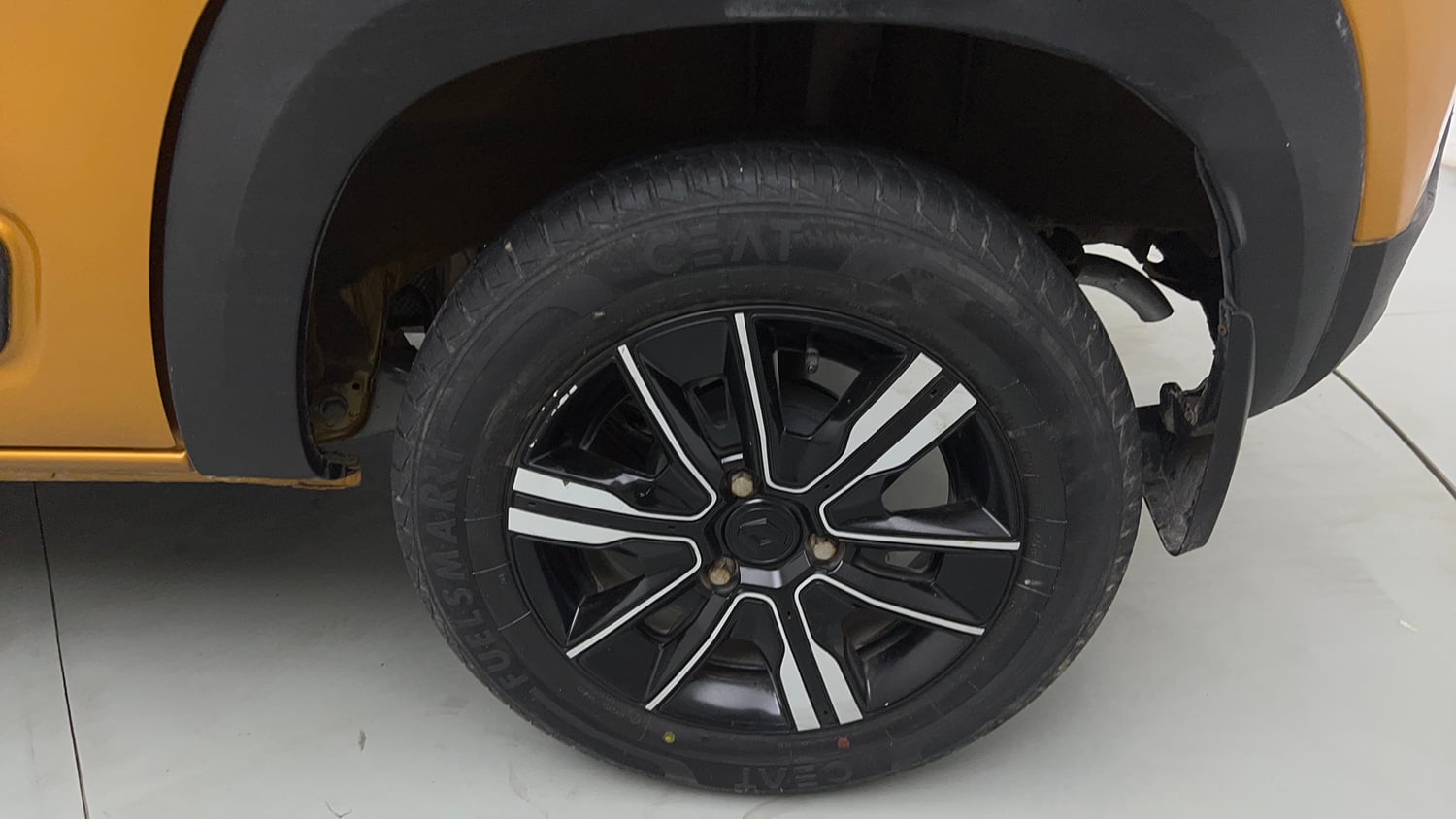 Used 2022 Renault Kwid CLIMBER AMT Petrol Automatic tyres LEFT REAR TYRE RIM VIEW