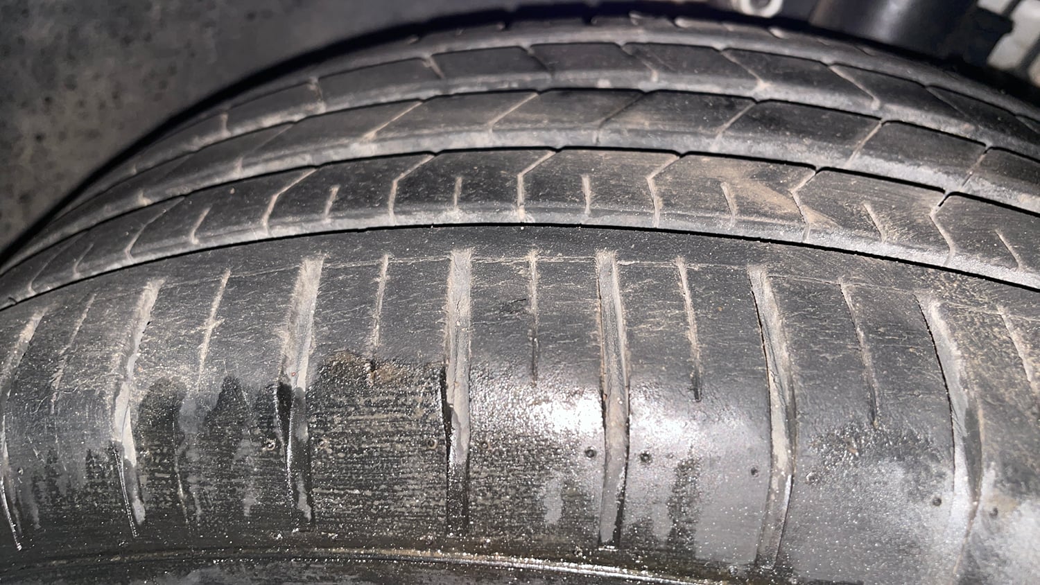 Used 2018 Skoda Rapid Style 1.6 MPI Petrol Manual tyres LEFT FRONT TYRE TREAD VIEW