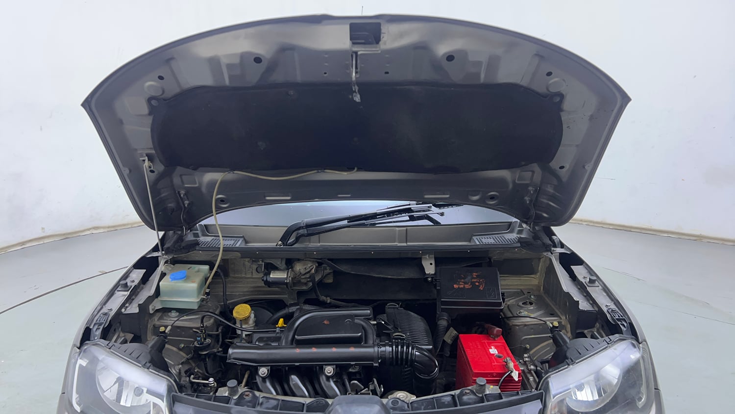 Used 2018 Renault Kwid 1.0 RXT AMT Opt Petrol Automatic engine ENGINE & BONNET OPEN FRONT VIEW