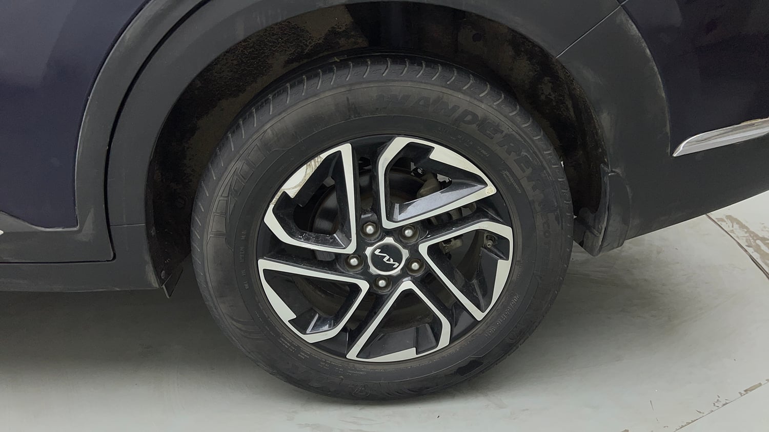 Used 2022 Kia Carens Luxury Plus 1.5 Diesel AT 7 STR Diesel Automatic tyres LEFT REAR TYRE RIM VIEW