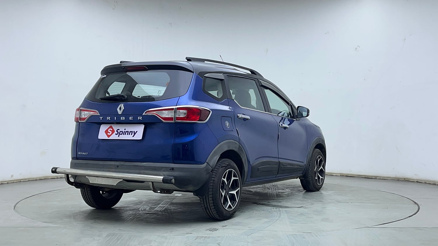 Used 2022 Renault Triber RXZ Dual Tone Petrol Manual exterior RIGHT REAR CORNER VIEW