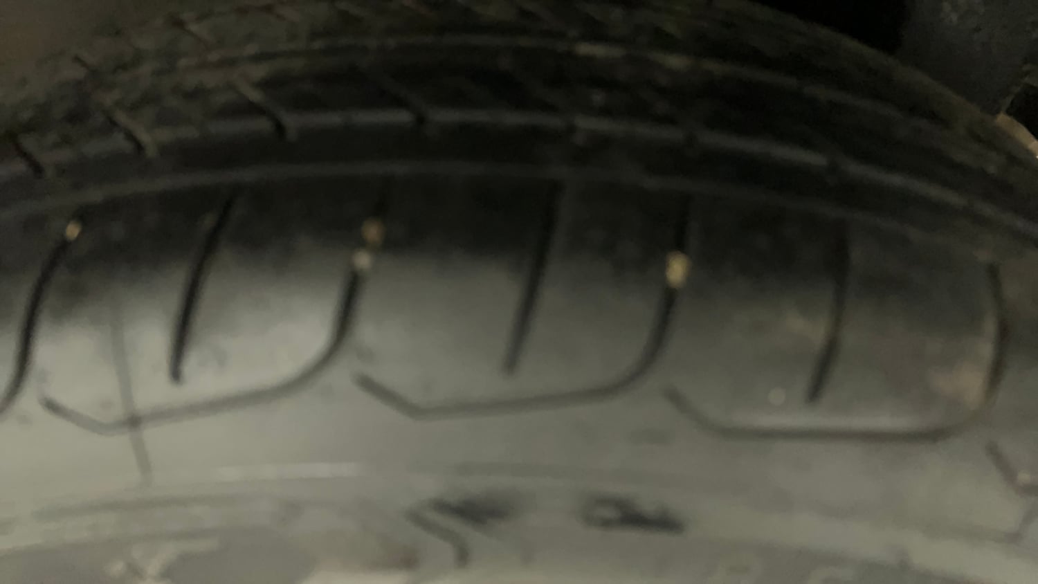 Used 2016 Maruti Suzuki Ciaz VXi+ Petrol Manual tyres LEFT REAR TYRE TREAD VIEW