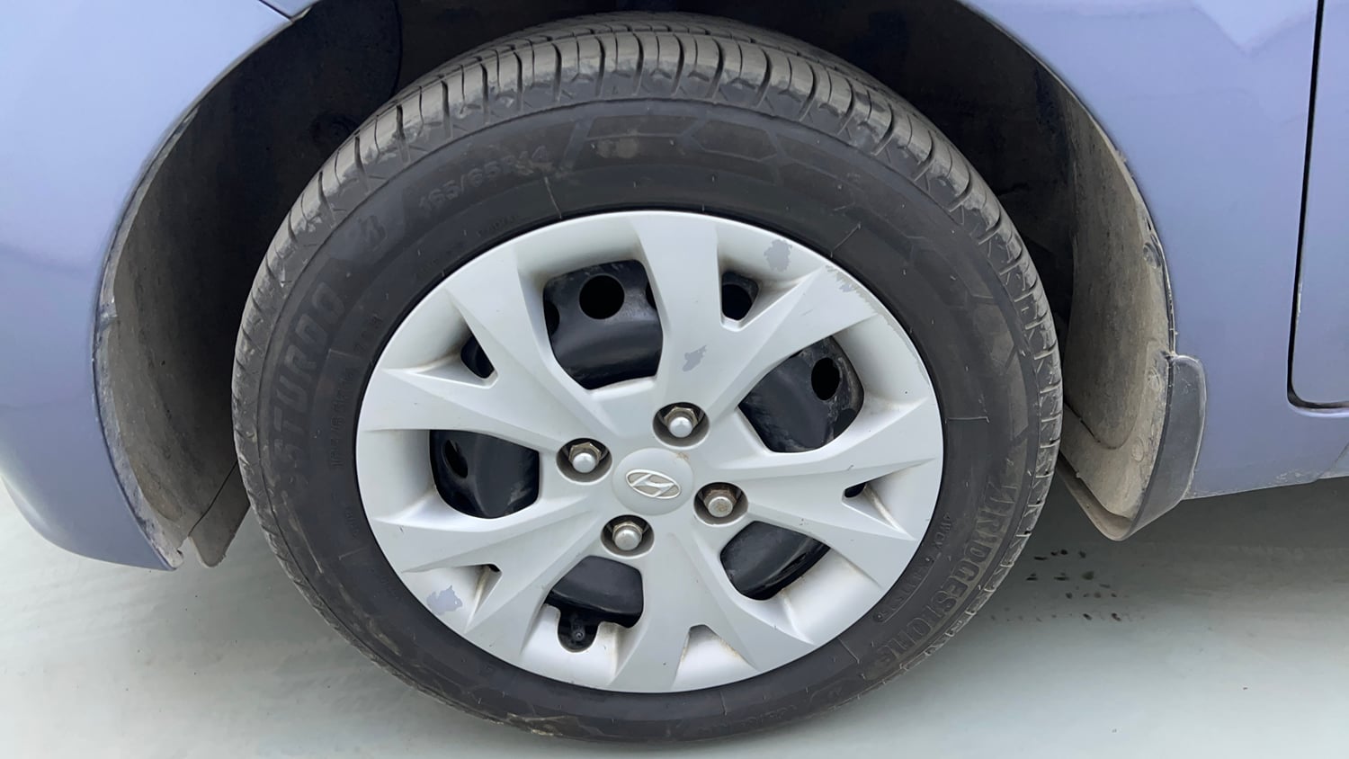 Used 2016 Hyundai Grand i10 Sportz 1.1 CRDi Diesel Manual tyres LEFT FRONT TYRE RIM VIEW