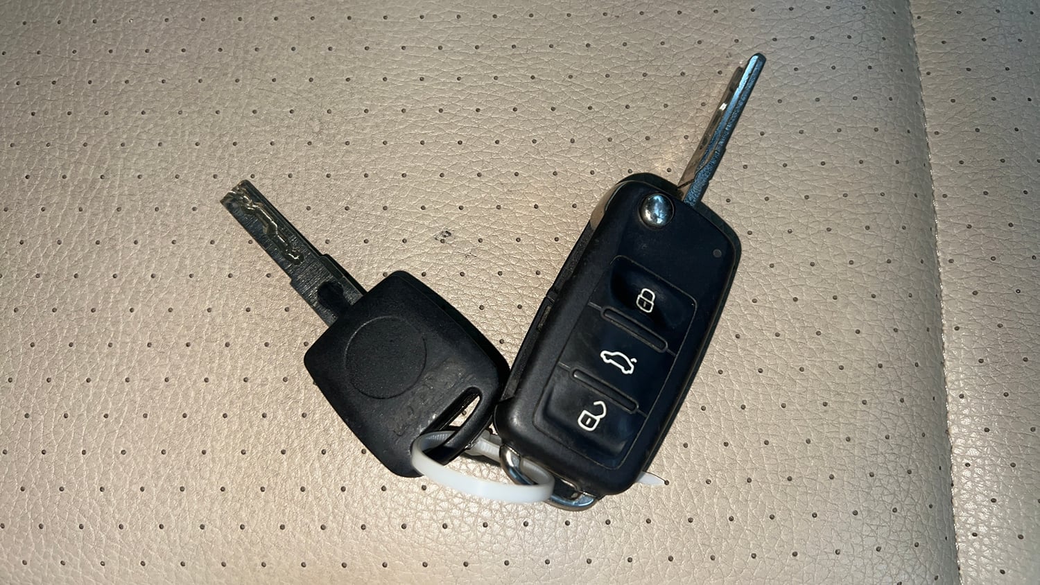 Used 2022 Volkswagen Vento Highline 1.0L TSI Petrol Manual extra CAR KEY VIEW