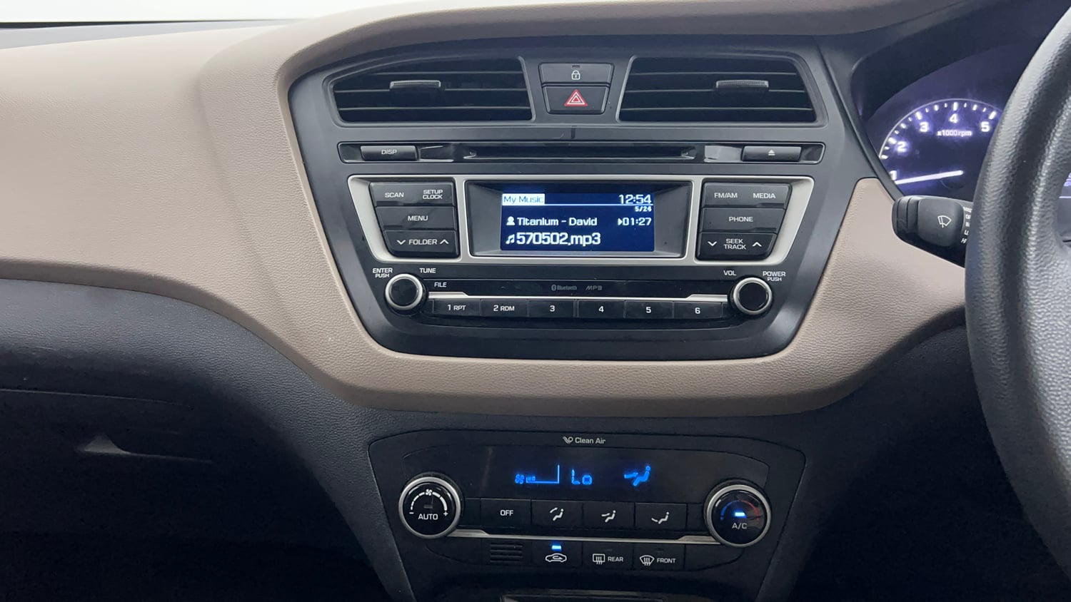 Used 2015 Hyundai Elite i20 Sportz 1.2 Petrol Manual interior MUSIC SYSTEM & AC CONTROL VIEW