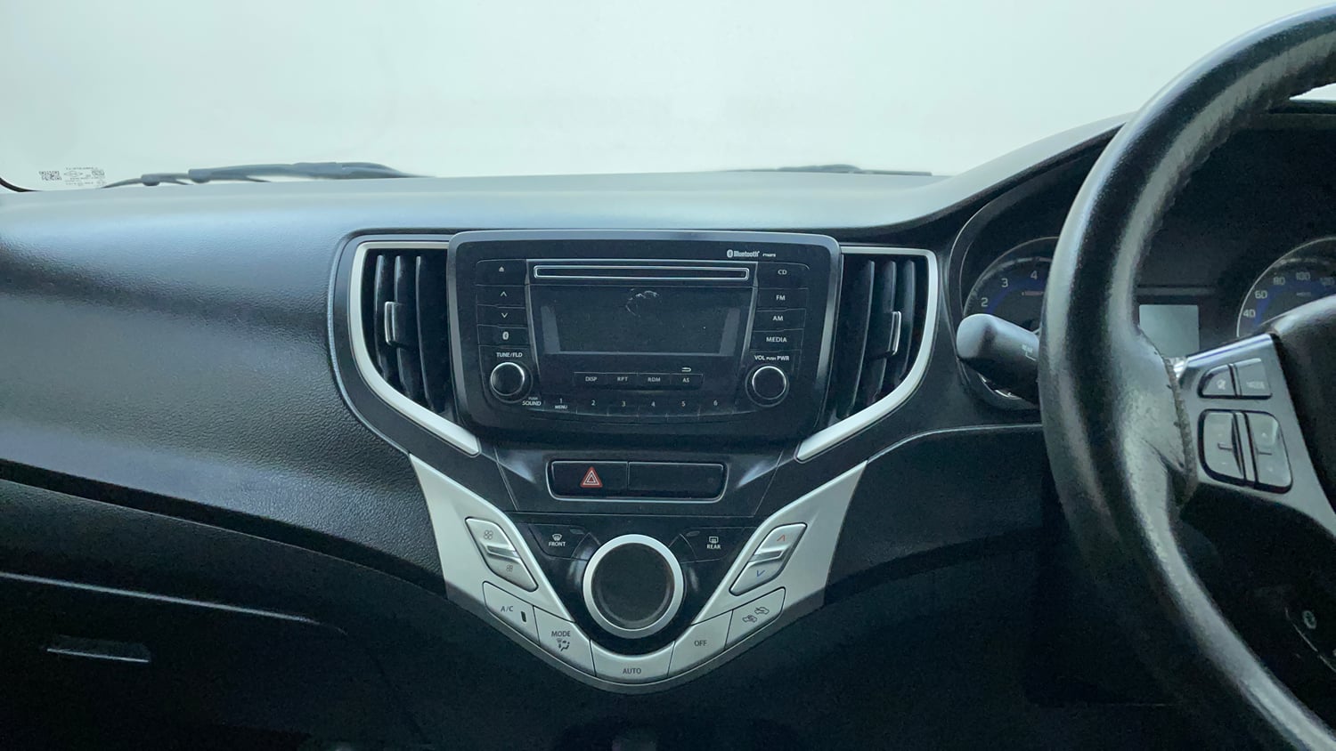 Used 2017 Maruti Suzuki Baleno Delta 1.2 Petrol Manual interior MUSIC SYSTEM & AC CONTROL VIEW