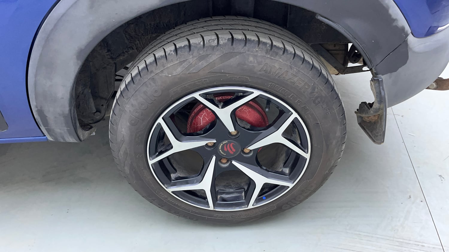Used 2022 Renault Triber RXZ Dual Tone Petrol Manual tyres LEFT REAR TYRE RIM VIEW
