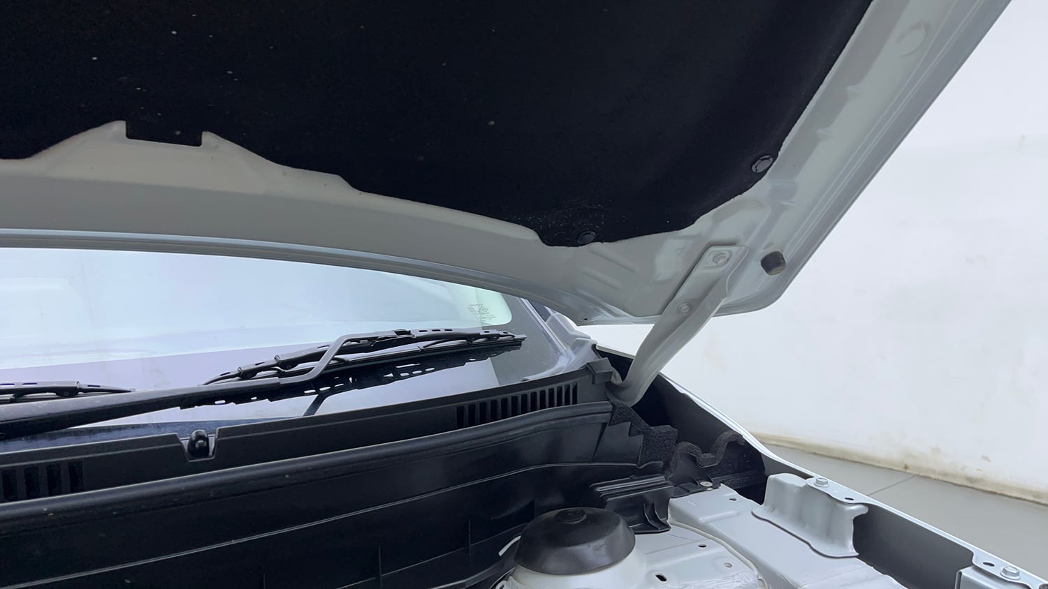 Used 2025 Maruti Suzuki Brezza ZXi AT Petrol Automatic engine ENGINE LEFT SIDE HINGE & APRON VIEW