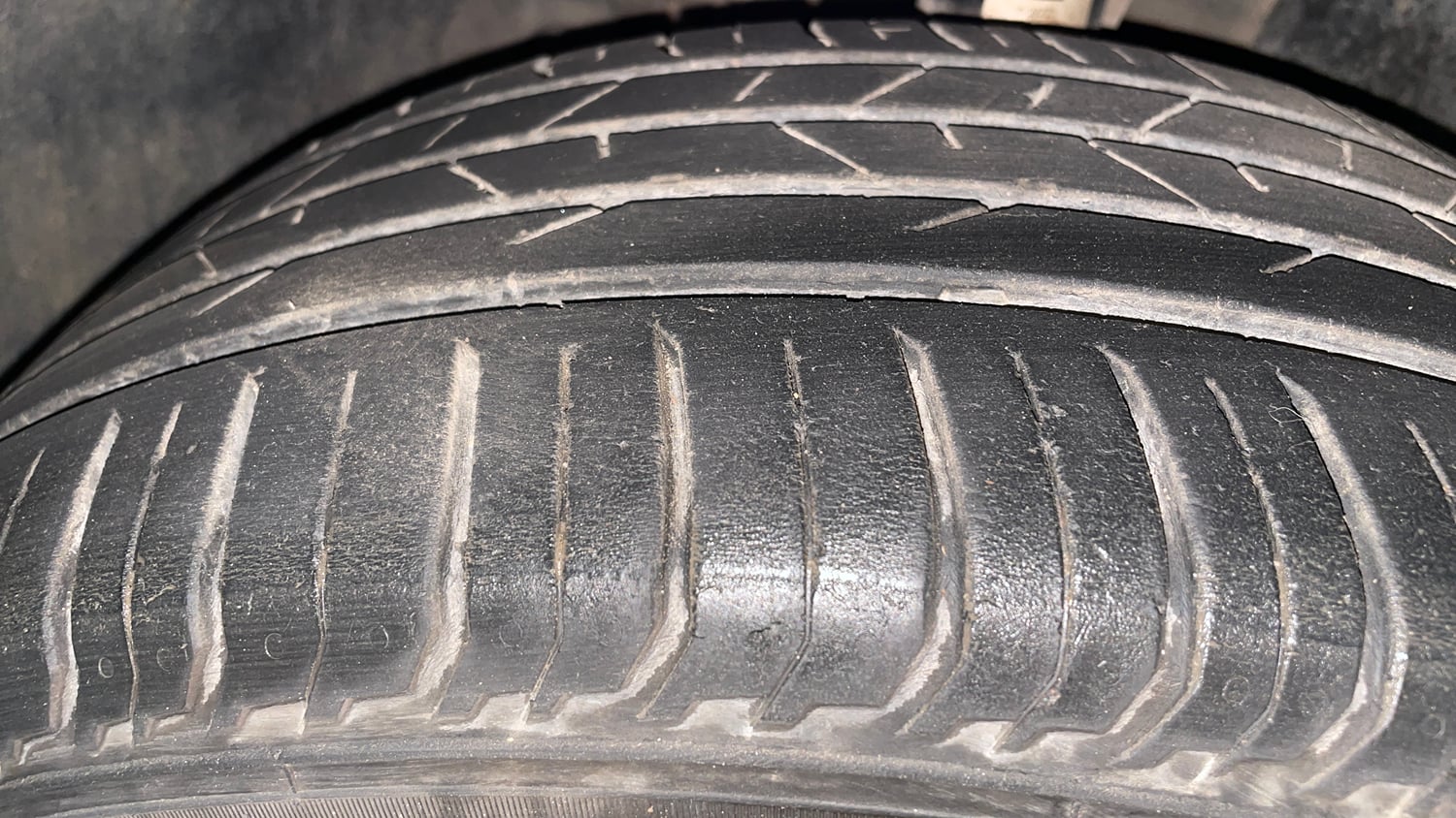 Used 2022 Volkswagen Virtus Topline 1.0 TSI AT Petrol Automatic tyres RIGHT FRONT TYRE TREAD VIEW