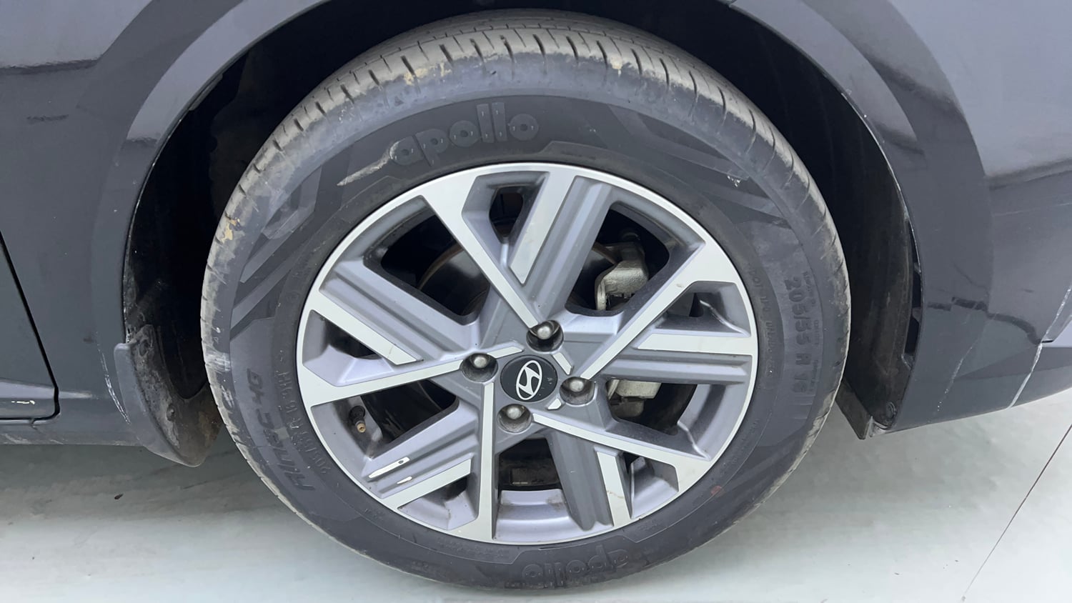 Used 2023 Hyundai Verna SX (O)1.5 MPi Petrol Manual tyres RIGHT FRONT TYRE RIM VIEW