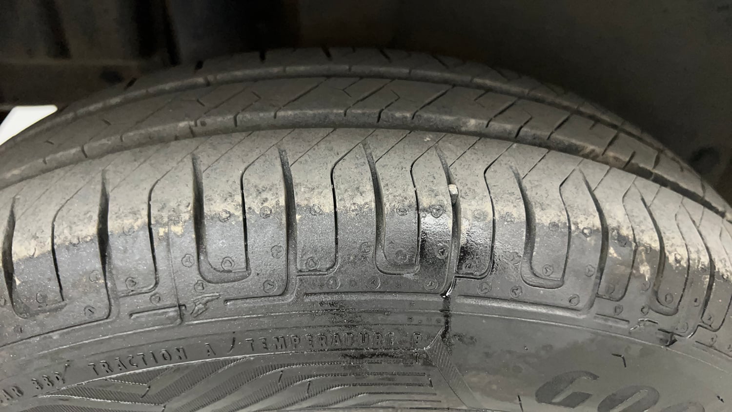 Used 2014 Maruti Suzuki Swift VXi Petrol Manual tyres RIGHT REAR TYRE TREAD VIEW