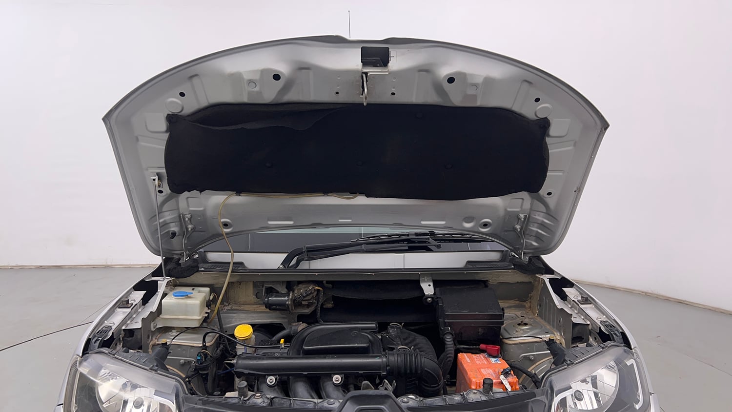 Used 2016 Renault Kwid RXT Petrol Manual engine ENGINE & BONNET OPEN FRONT VIEW
