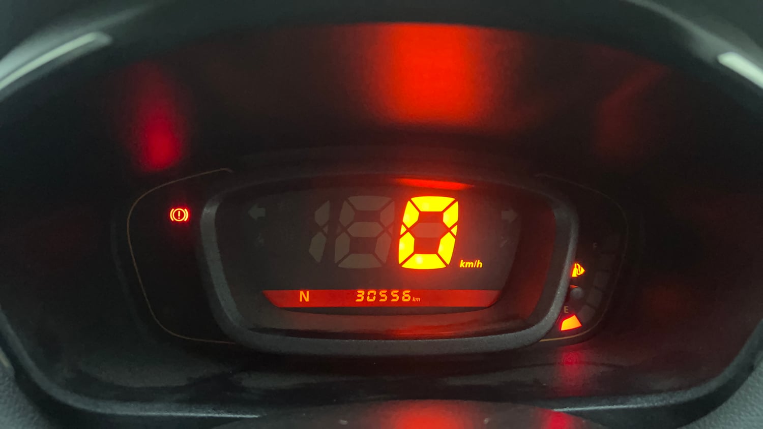 Used 2018 Renault Kwid 1.0 RXT AMT Opt Petrol Automatic interior CLUSTERMETER VIEW