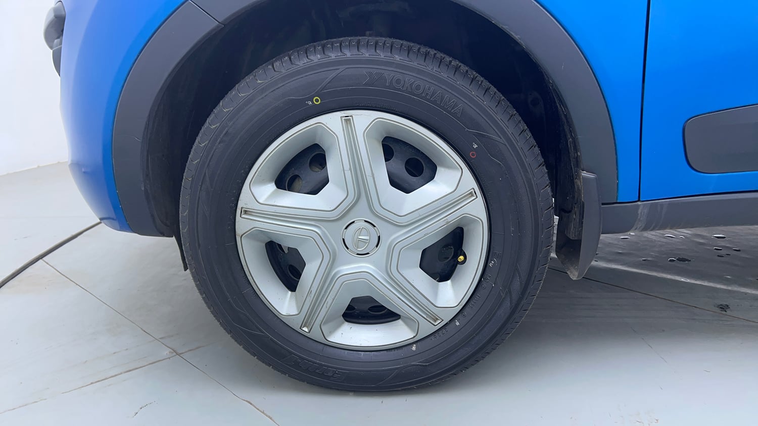 Used 2019 Tata Nexon XMA Petrol Petrol Automatic tyres LEFT FRONT TYRE RIM VIEW