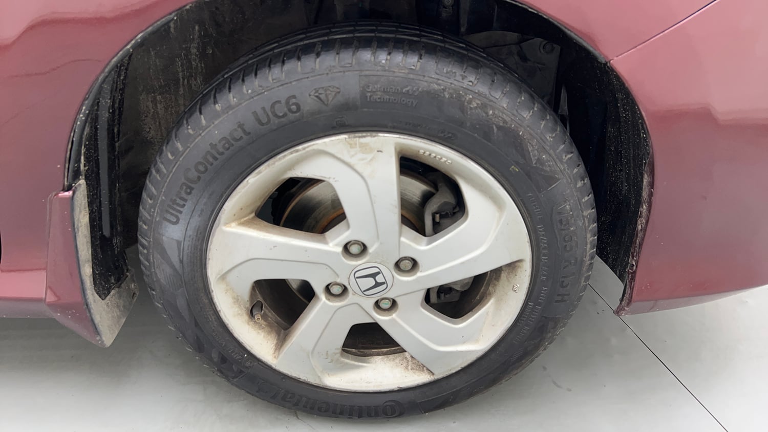 Used 2016 Honda City V Petrol Manual tyres RIGHT FRONT TYRE RIM VIEW
