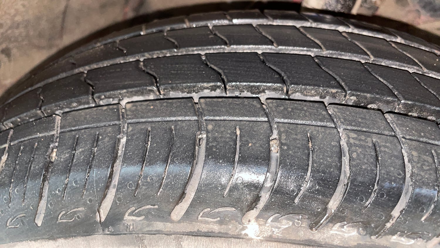 Used 2017 Maruti Suzuki Baleno Delta 1.2 Petrol Manual tyres RIGHT FRONT TYRE TREAD VIEW