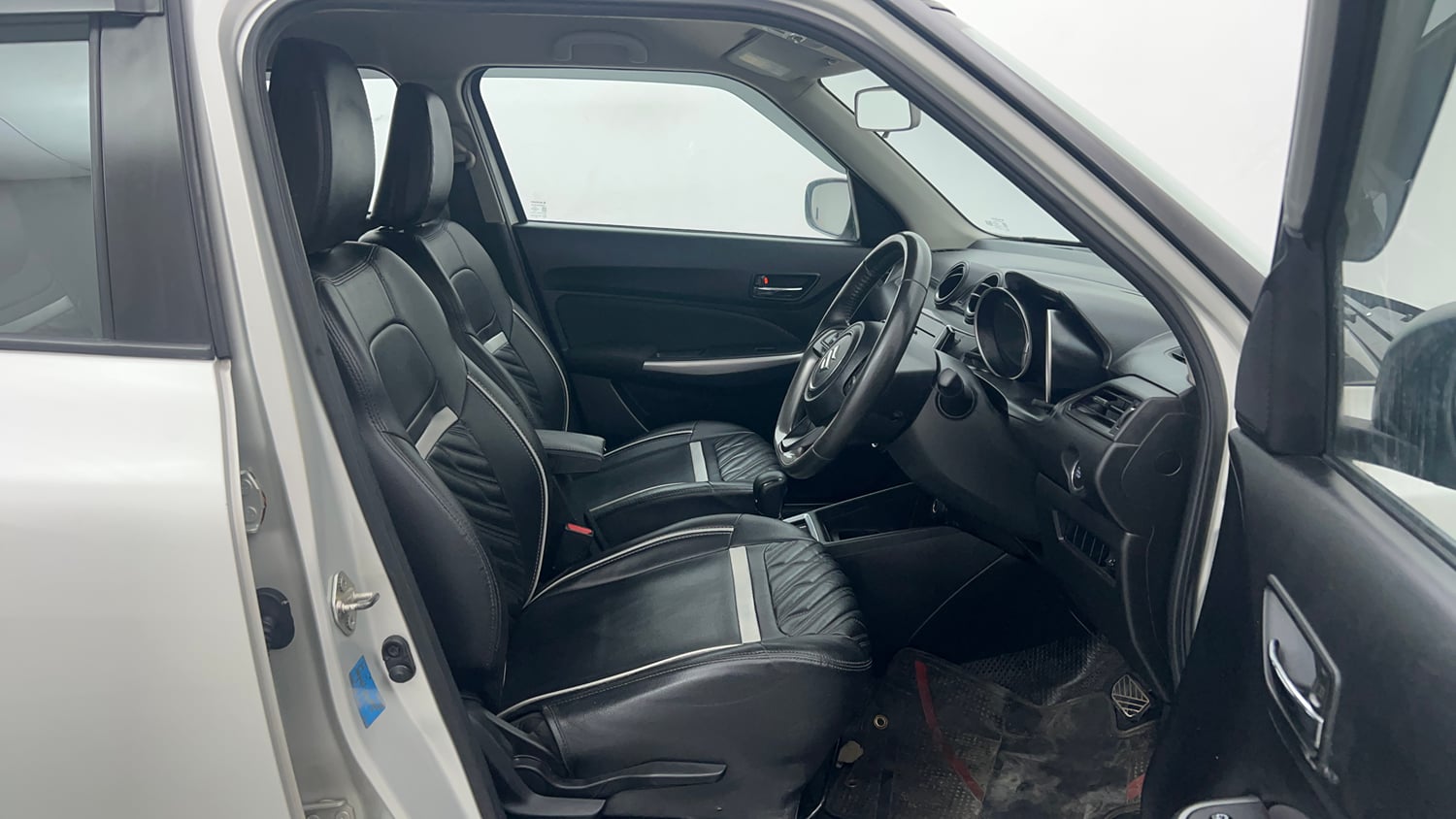Used 2020 Maruti Suzuki Swift ZXi Plus AMT Petrol Automatic interior RIGHT SIDE FRONT DOOR CABIN VIEW