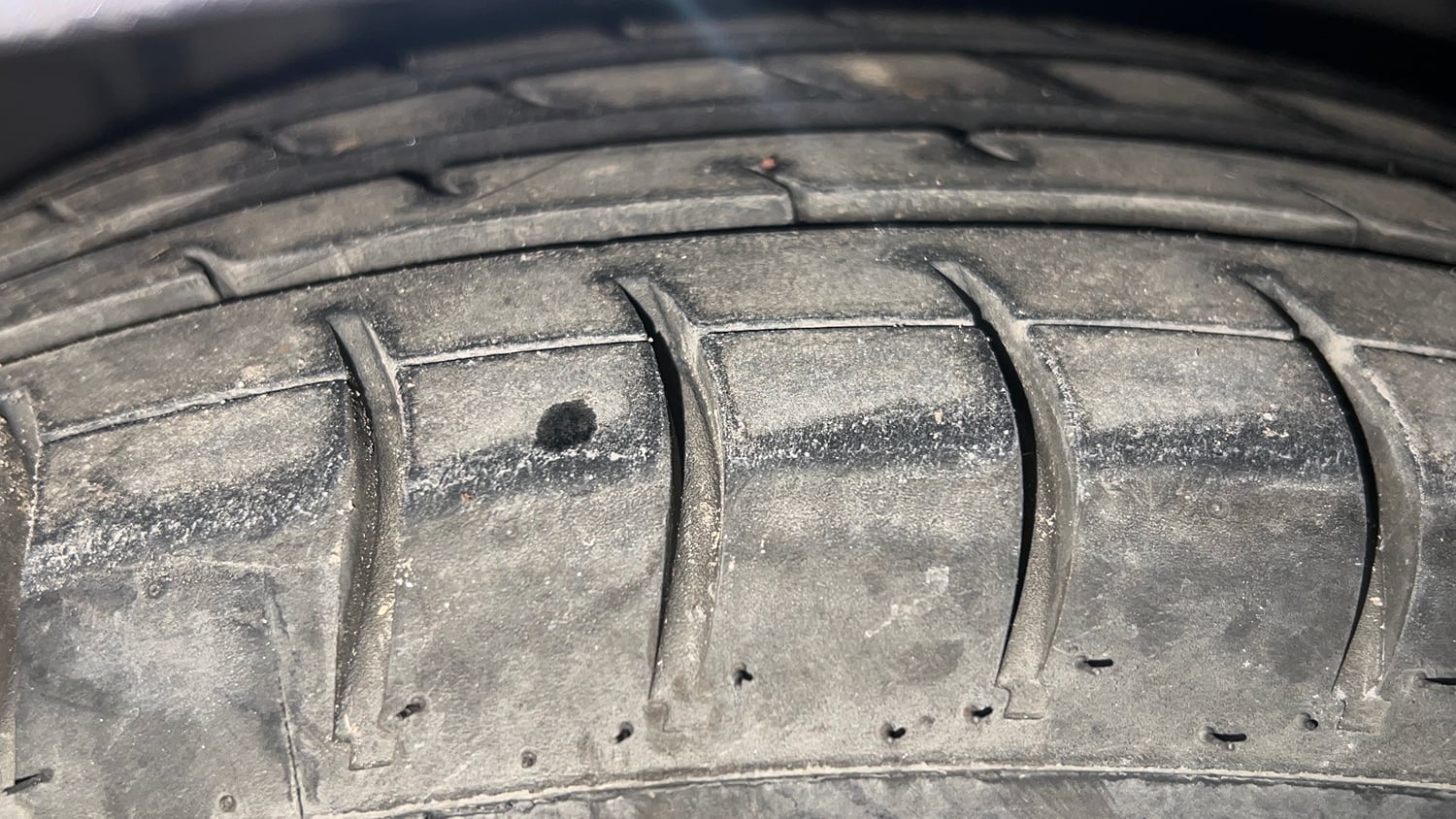 Used 2017 Hyundai Grand i10 Asta 1.2 Kappa VTVT Petrol Manual tyres RIGHT FRONT TYRE TREAD VIEW