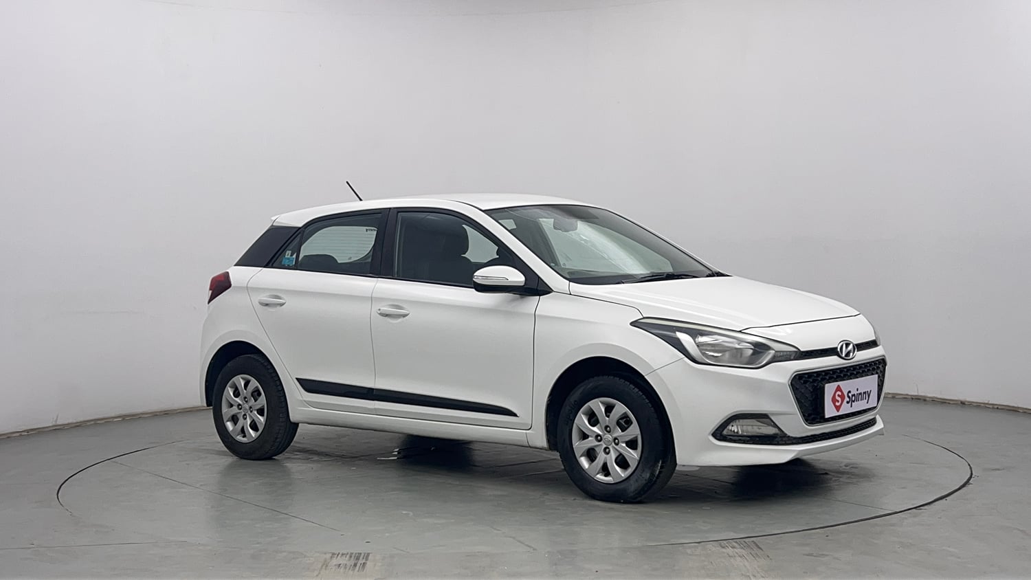 Used 2015 Hyundai Elite i20 Sportz 1.2 Petrol Manual exterior RIGHT FRONT CORNER VIEW