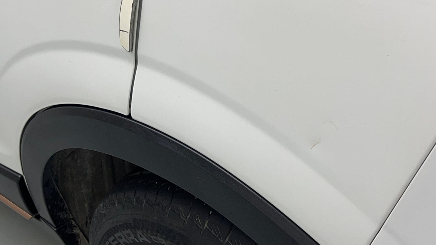 Used 2024 Mahindra XUV400 EL 39.4 KWH Dual Tone Electric Automatic dents MINOR DENT