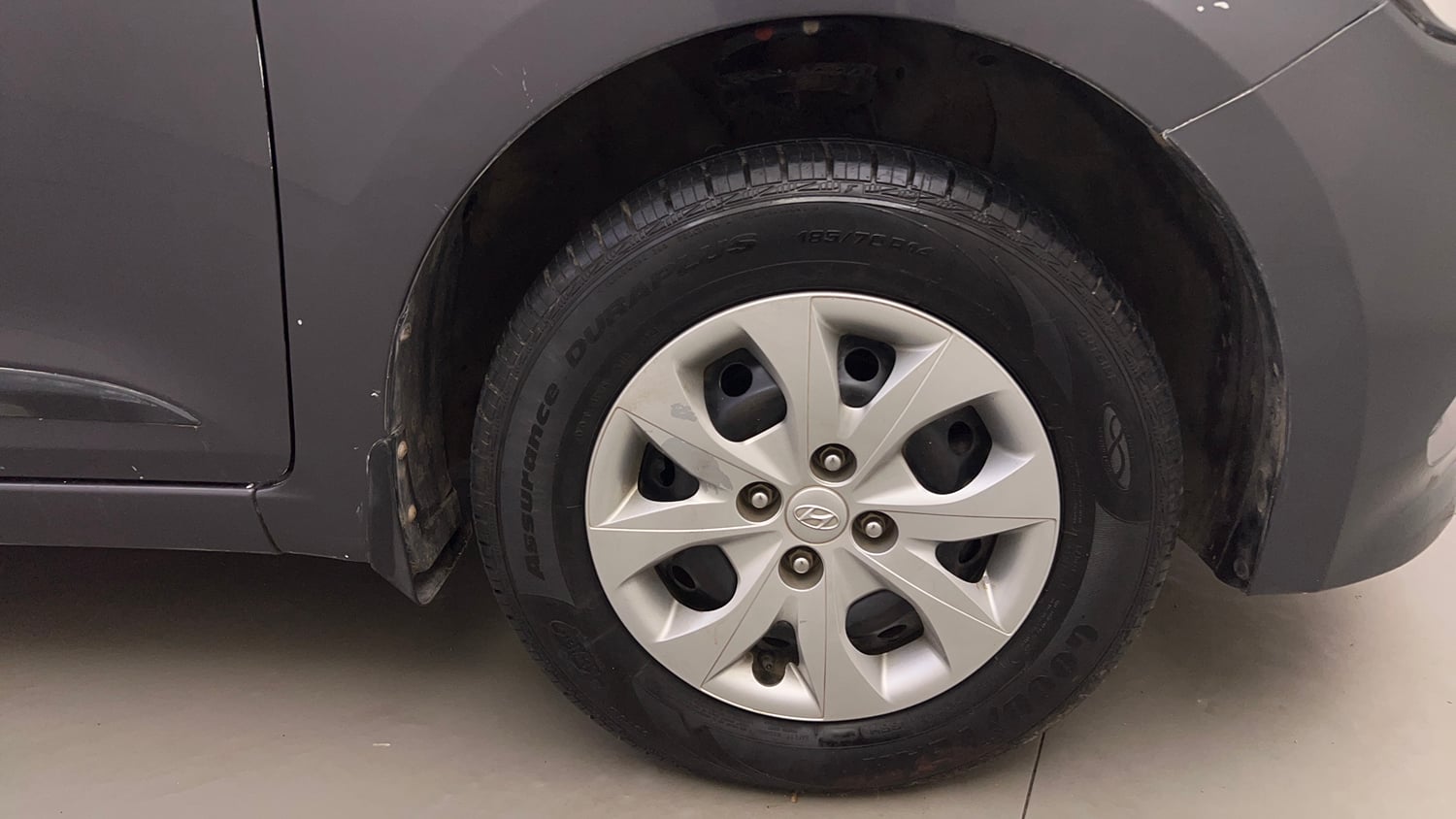 Used 2016 Hyundai Elite i20 Sportz 1.2 Petrol Manual tyres RIGHT FRONT TYRE RIM VIEW