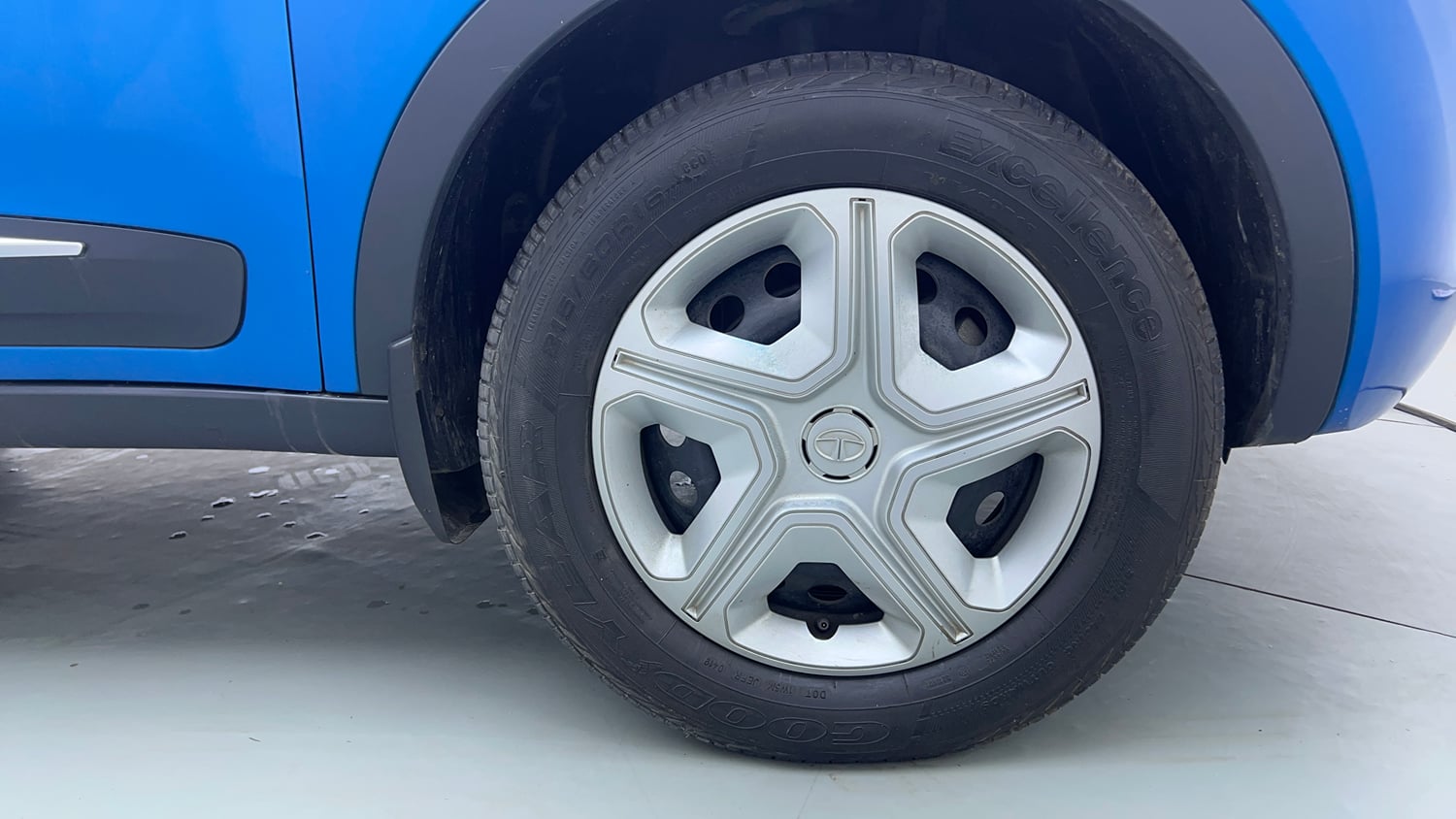 Used 2019 Tata Nexon XMA Petrol Petrol Automatic tyres RIGHT FRONT TYRE RIM VIEW