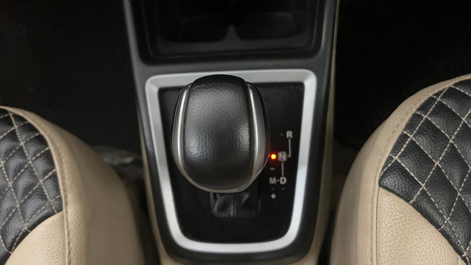 Used 2020 Maruti Suzuki Dzire ZXi AMT Petrol Automatic interior GEAR  KNOB VIEW