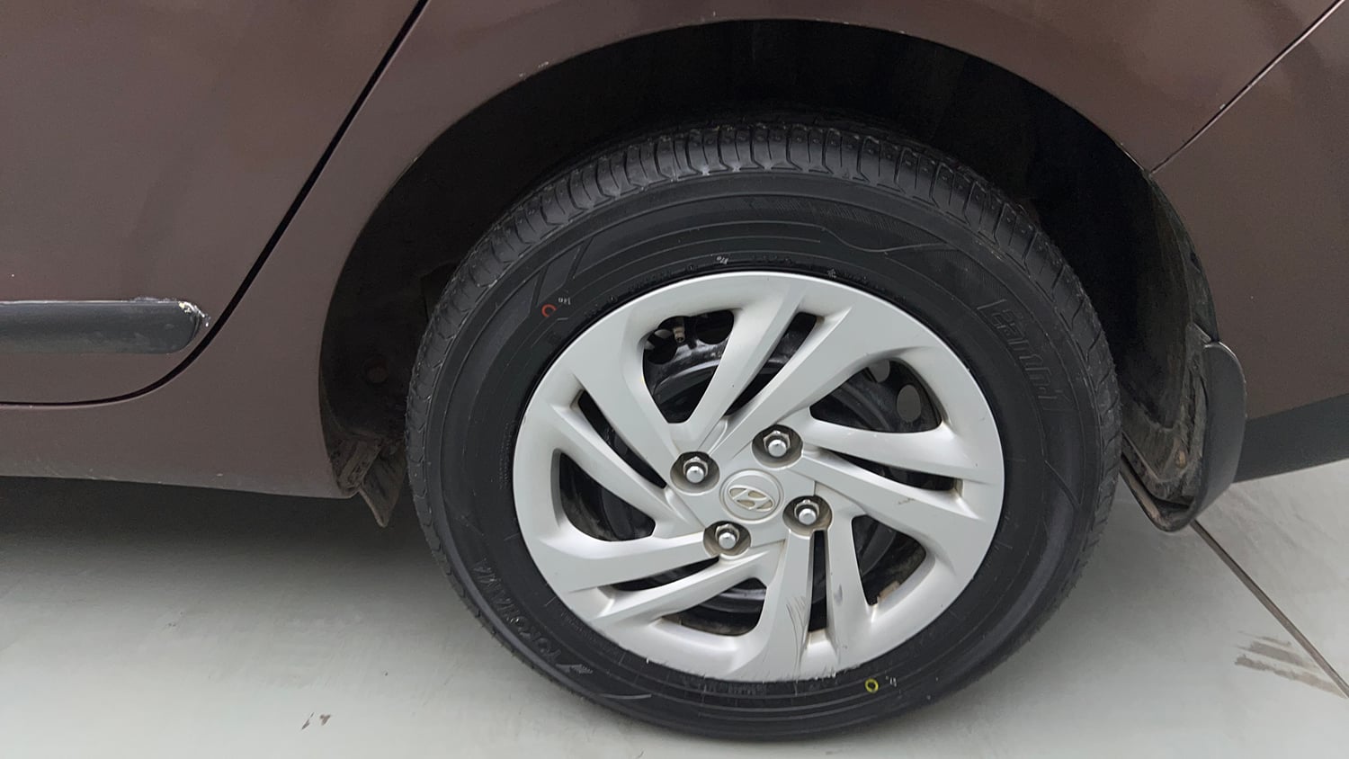 Used 2021 Hyundai Aura S 1.2 CNG Cng Manual tyres LEFT REAR TYRE RIM VIEW