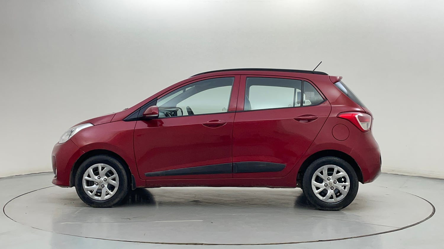 Used 2017 Hyundai Grand i10 Sportz (O) 1.2 Kappa VTVT Petrol Manual exterior LEFT SIDE VIEW