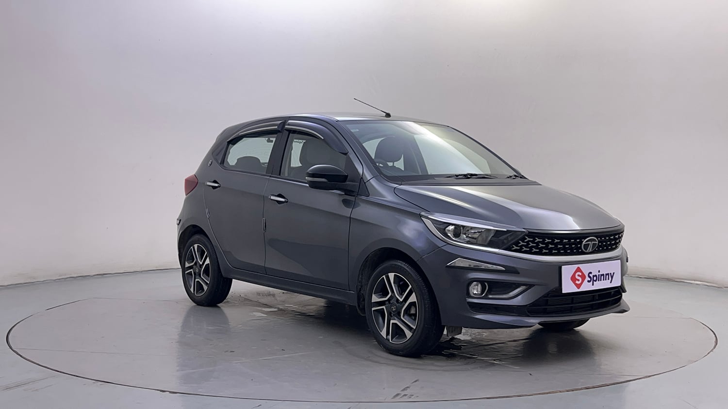 Used 2024 Tata Tiago XZA Plus Petrol Automatic exterior RIGHT FRONT CORNER VIEW