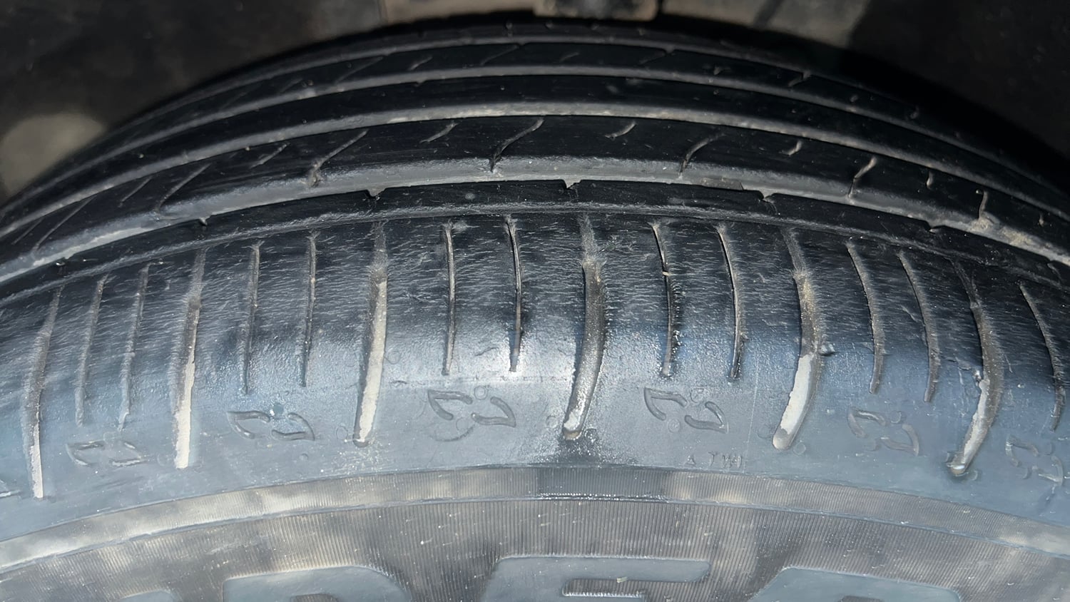 Used 2024 Mahindra XUV700 AX 5 Diesel AT 7 STR Diesel Automatic tyres LEFT FRONT TYRE TREAD VIEW