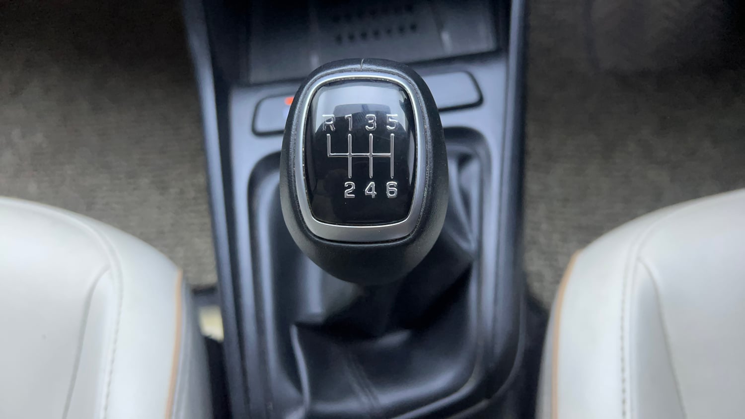 Used 2023 Hyundai Verna SX (O)1.5 MPi Petrol Manual interior GEAR  KNOB VIEW