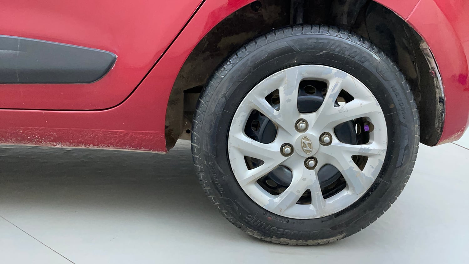 Used 2017 Hyundai Grand i10 Sportz (O) 1.2 Kappa VTVT Petrol Manual tyres LEFT REAR TYRE RIM VIEW