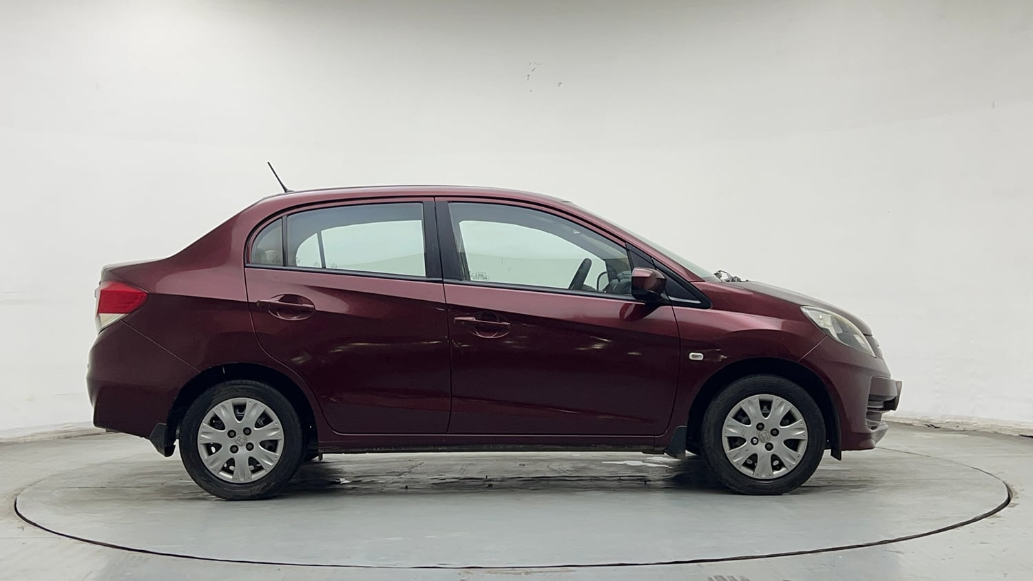 Used 2014 Honda Amaze 1.2 S i-VTEC Petrol Manual exterior RIGHT SIDE VIEW