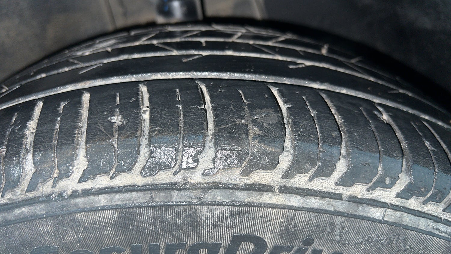 Used 2023 Hyundai New i20 Asta (O) 1.2 MT Petrol Manual tyres RIGHT FRONT TYRE TREAD VIEW