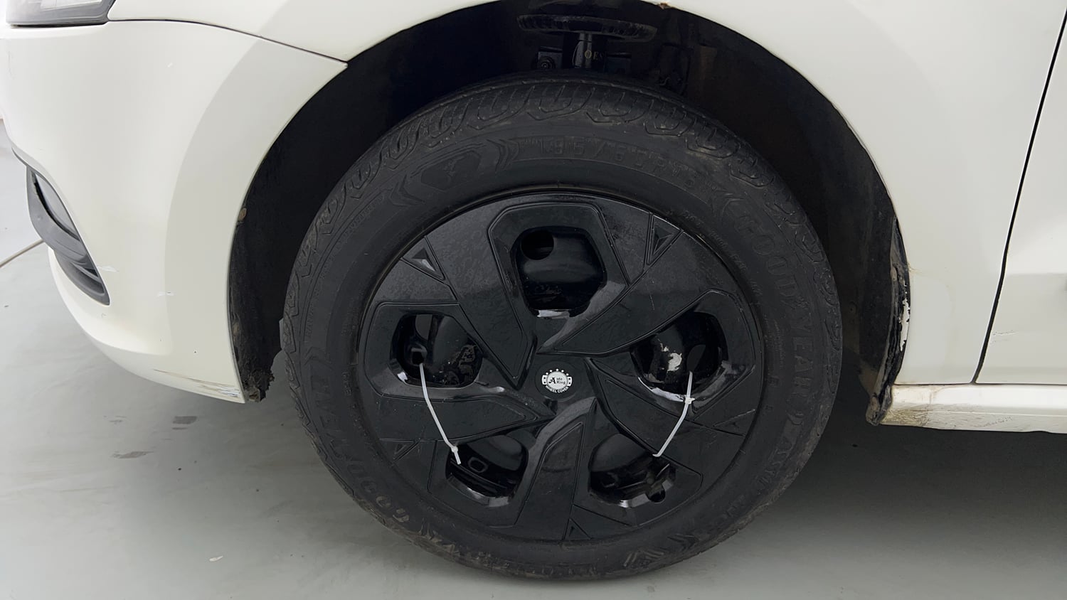 Used 2014 Volkswagen Polo Comfortline 1.2L (P) Petrol Manual tyres LEFT FRONT TYRE RIM VIEW