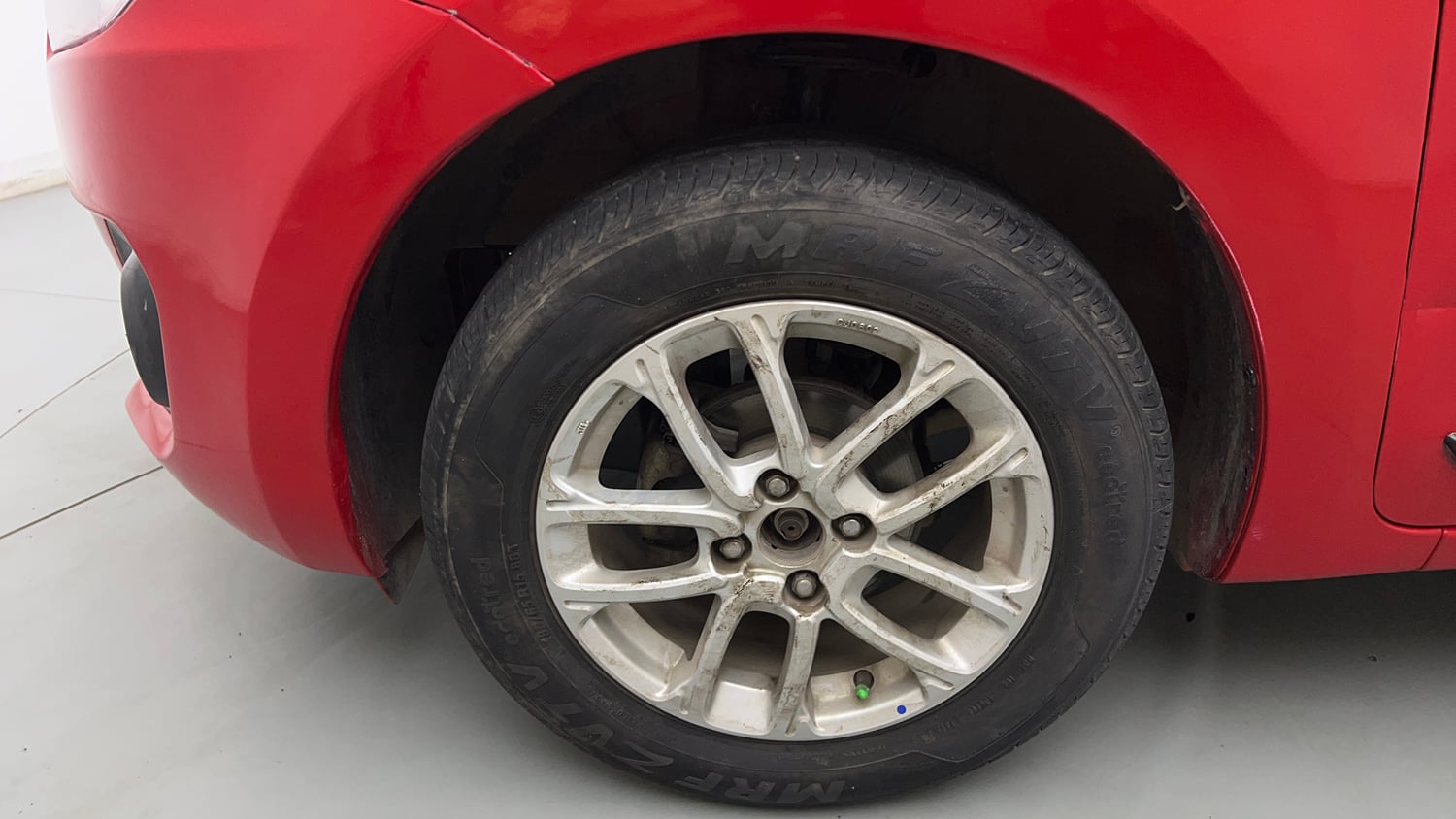 Used 2019 Maruti Suzuki Swift ZXi Petrol Manual tyres LEFT FRONT TYRE RIM VIEW