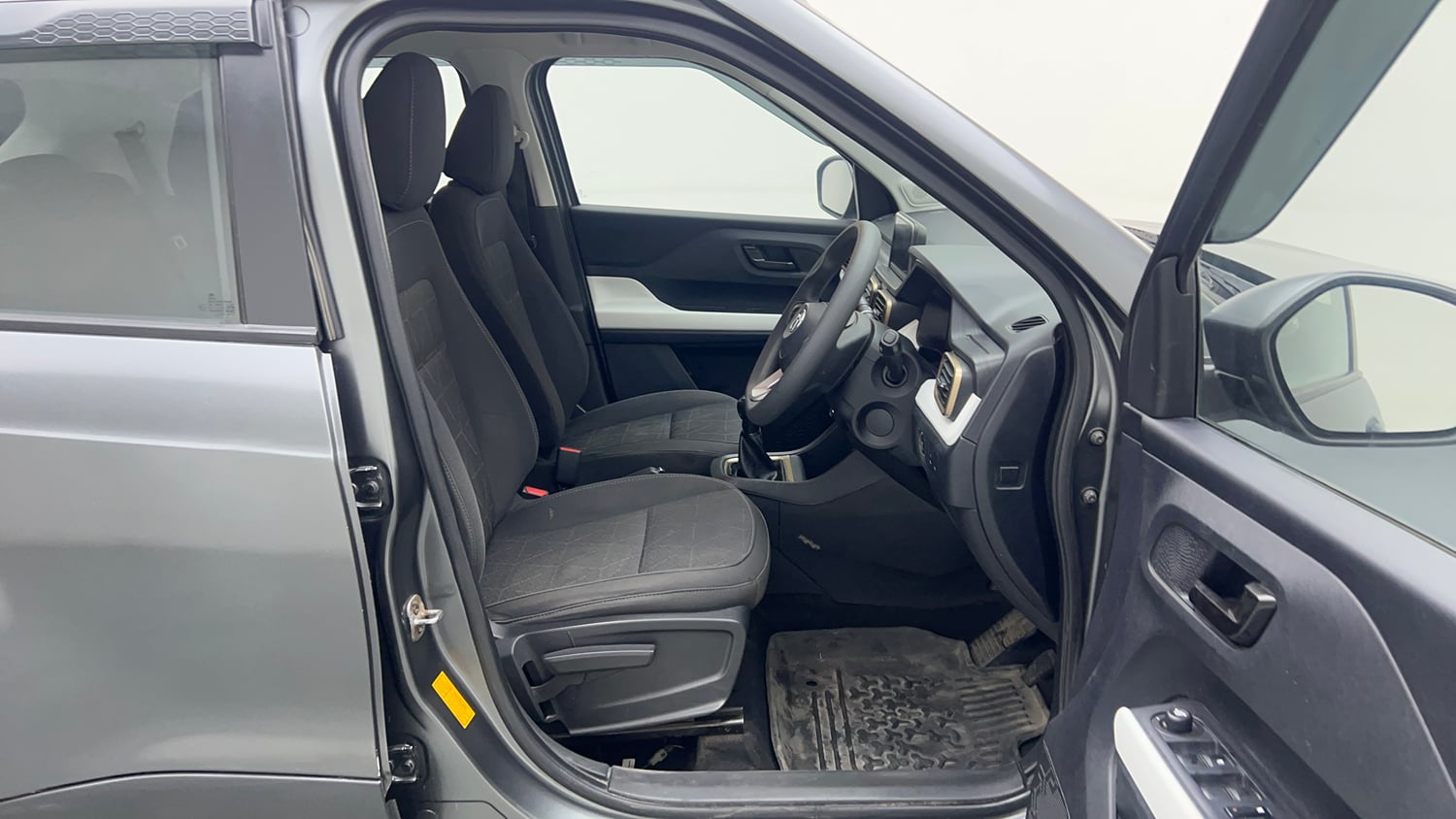 Used 2022 Tata Punch Accomplished MT Petrol Manual interior RIGHT SIDE FRONT DOOR CABIN VIEW