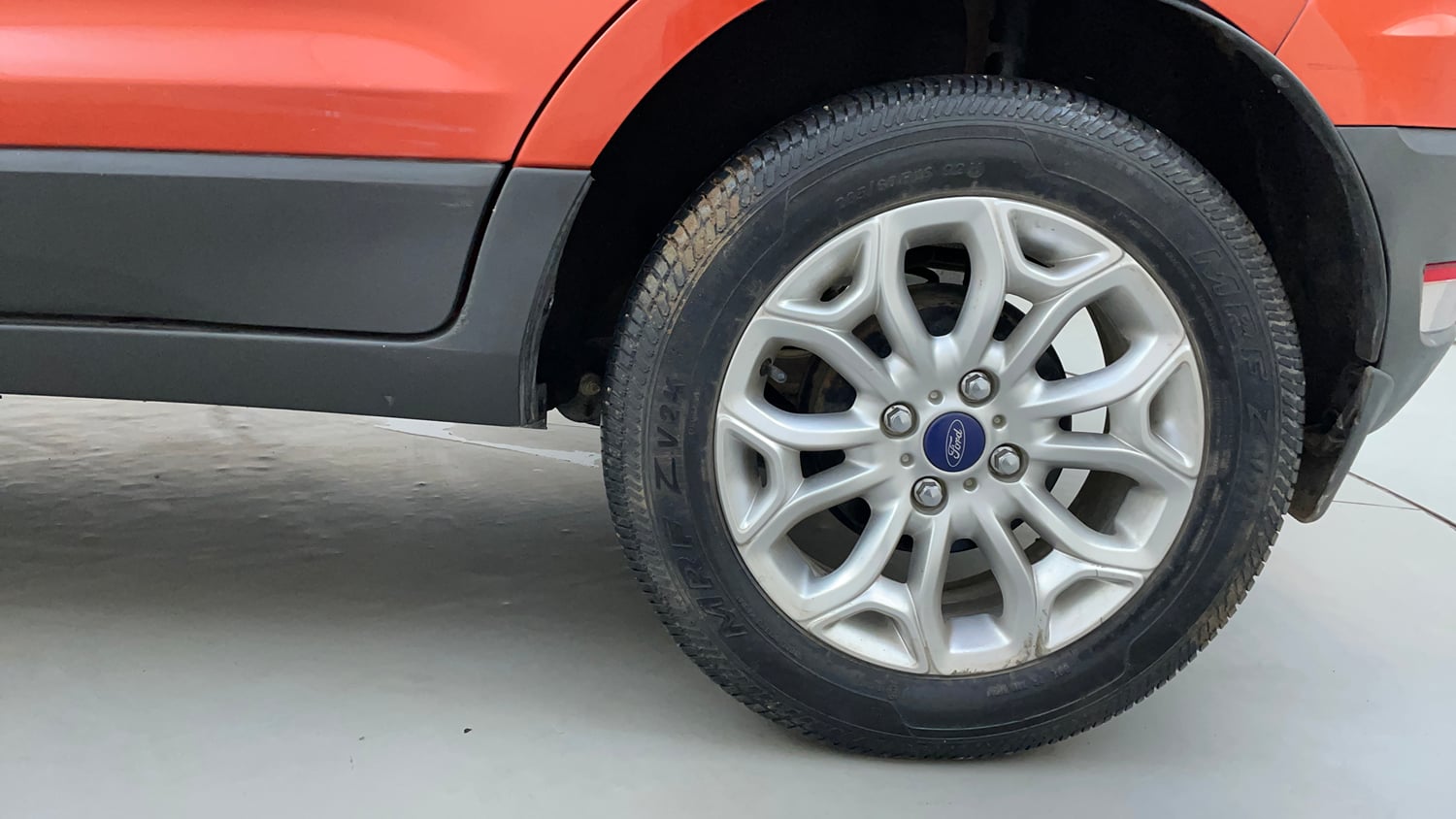 Used 2015 Ford EcoSport Titanium 1.5 Ti-VCT Petrol Manual tyres LEFT REAR TYRE RIM VIEW