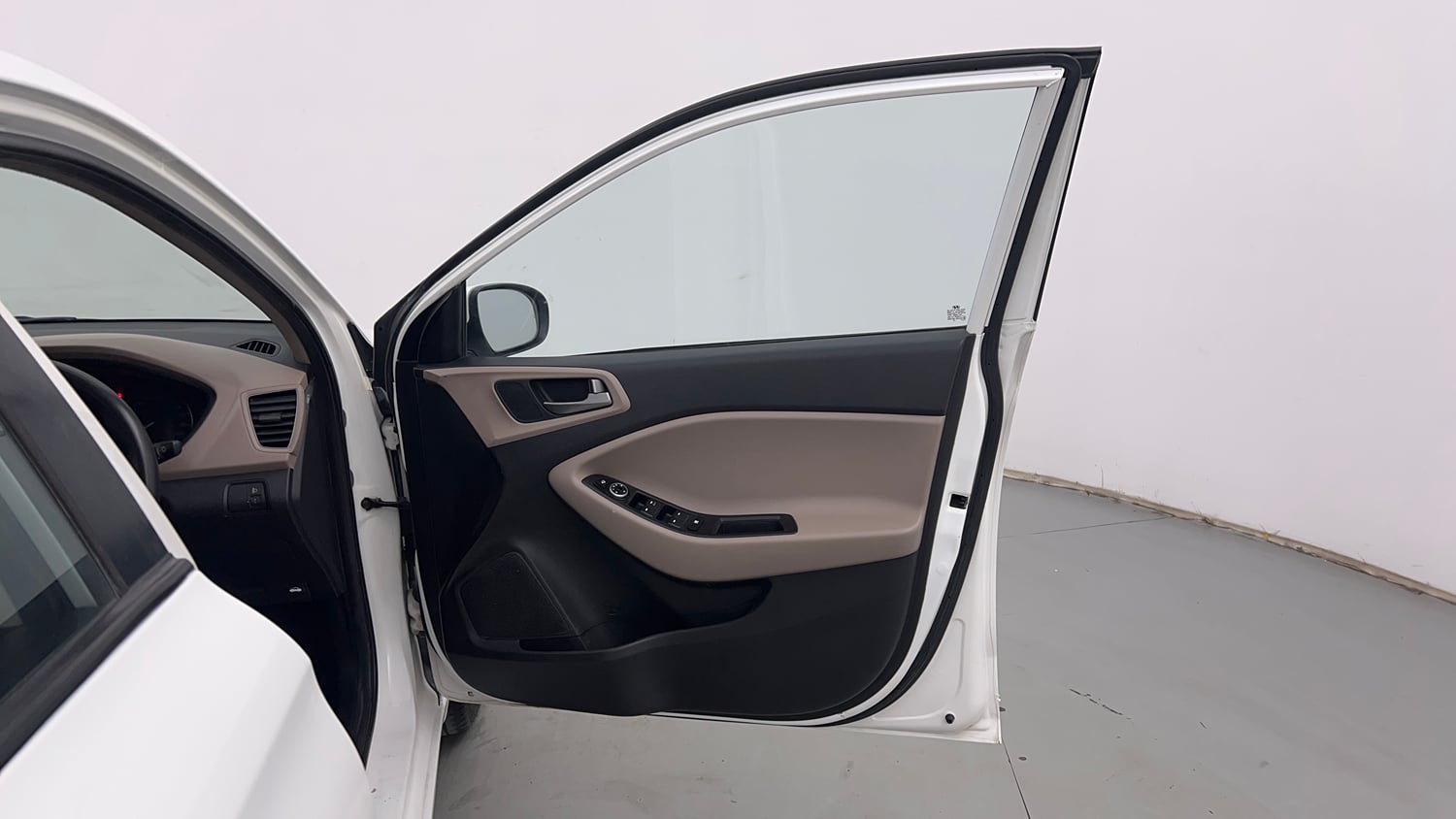Used 2015 Hyundai Elite i20 Sportz 1.2 Petrol Manual interior RIGHT FRONT DOOR OPEN VIEW