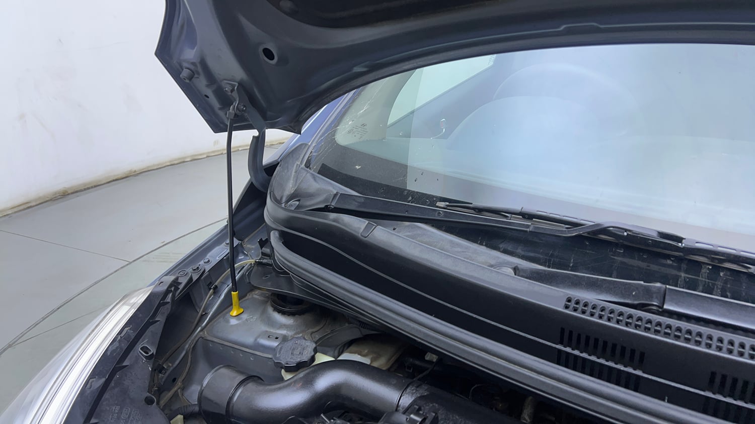 Used 2016 Hyundai Grand i10 Sportz 1.1 CRDi Diesel Manual engine ENGINE RIGHT SIDE HINGE & APRON VIEW